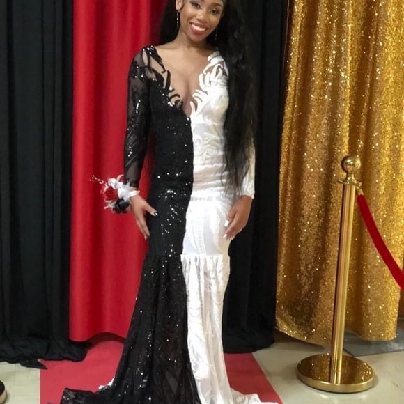HOT HALF BLACK HALF WHITE LONG SLEEVES MERMAID PROM DRESSES. - Picture 3 of 5